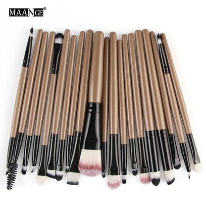 Cosmetic brush kit with 3cm nylon bristles and 14cm plastic handles in multiple colour options