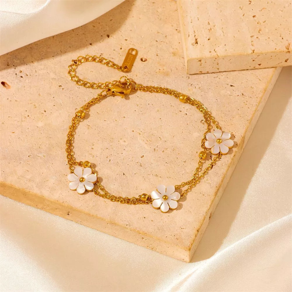Stainless steel daisy flower jewellery set with necklace, bracelet, and earrings