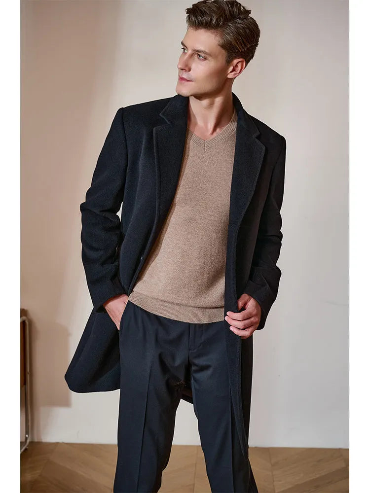 High-end mid-length wool and cashmere coat with suit collar and single-breasted front, in black or camel.
