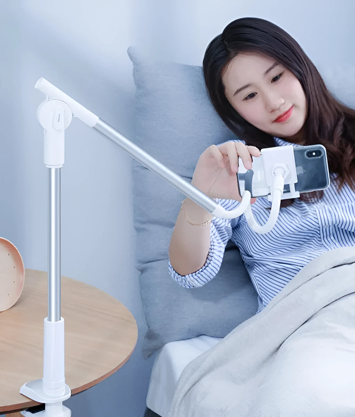 Lazy phone holder in dark grey or silver, aluminium alloy and plastic, clamp width 64-90mm, base clip 90mm.