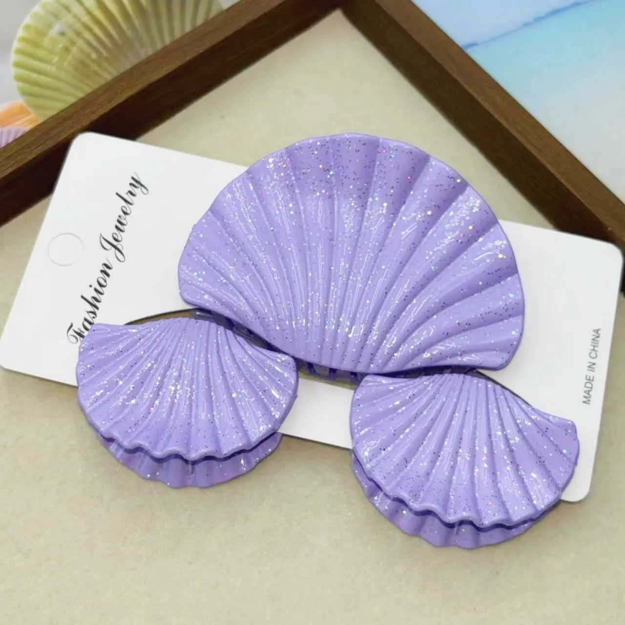 Gradient frosted plastic hair clip set in three pieces with shell decoration