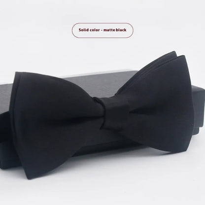 A solid colour pre-tied bow tie with an adjustable neck strap, shown in a classic flat head shape.