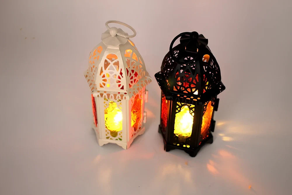 Wrought iron candle holder with 16cm height and 7cm diameter in black finish showing hanging design