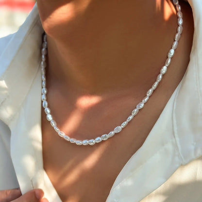 White U-shaped imitation pearl necklace for men with mother pearl pendant on adjustable 41-50cm chain