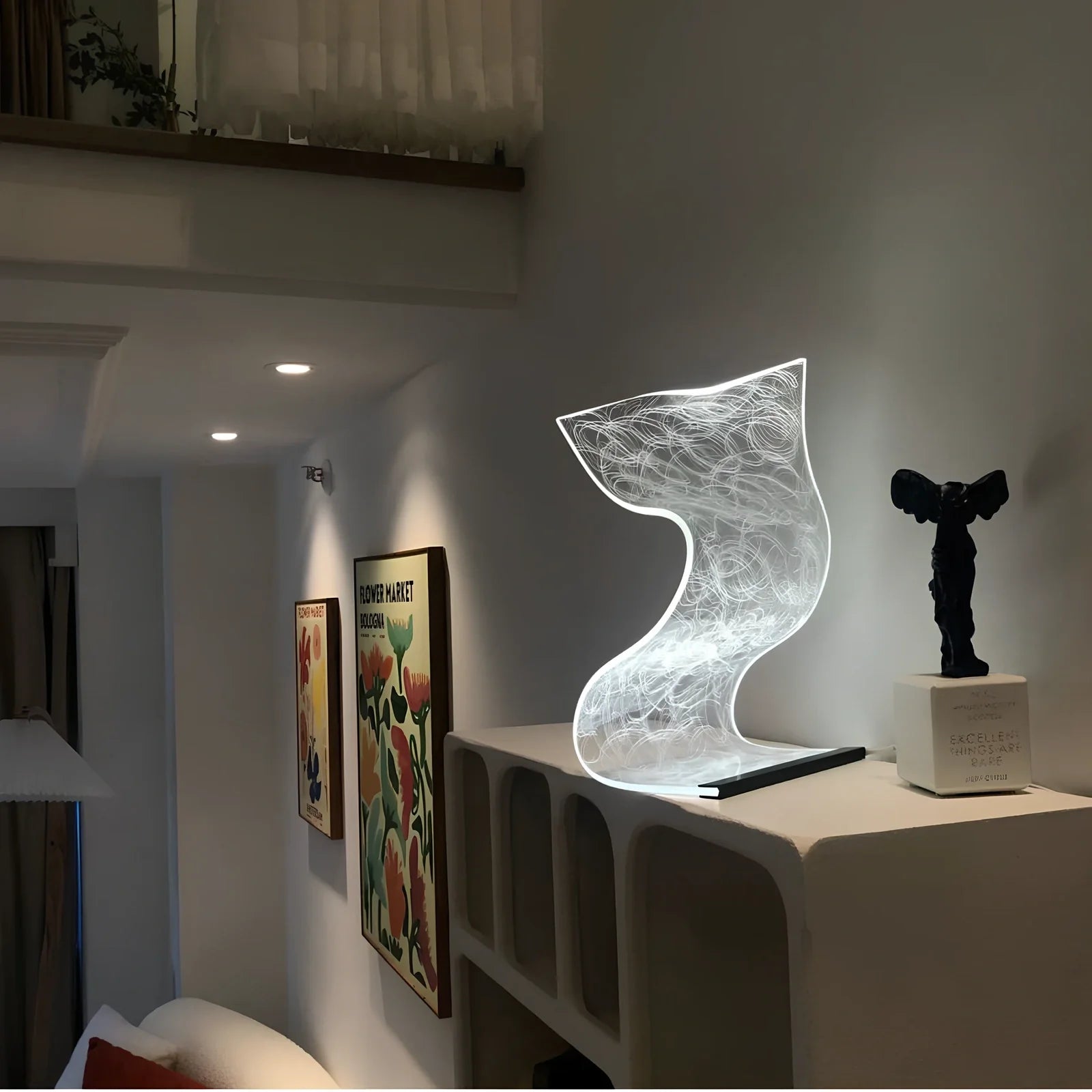 USB-powered bedside lamp with three colour settings and compact design