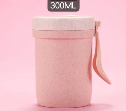 Square wheat straw lunch box with lock seal in blue, beige, or pink colours.