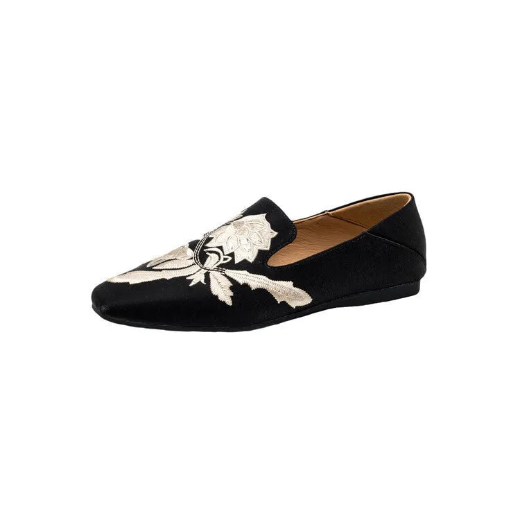 Women's embroidered low-cut flat pumps in beige with a round toe and soft sole.