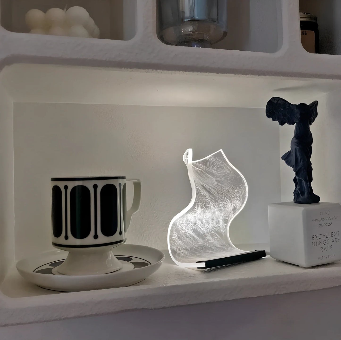 USB-powered bedside lamp with three colour settings and compact design