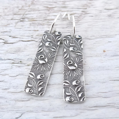 Geometric long earrings with carved vine pattern in silver zinc alloy