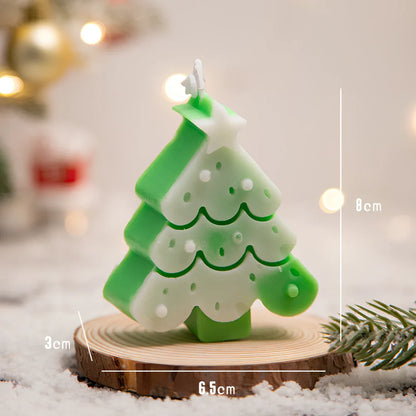Christmas tree-shaped candle in silicone mold with soy wax and cotton wick measuring 4.5x4.5x10cm