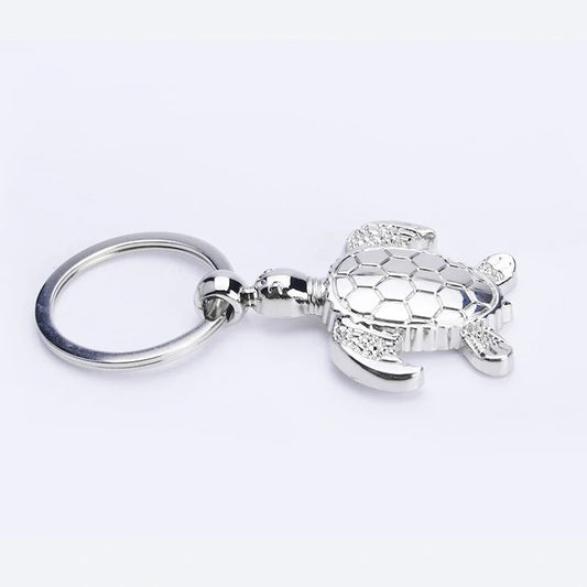 Stylish animal pendant keychain in silver, made from durable zinc alloy.