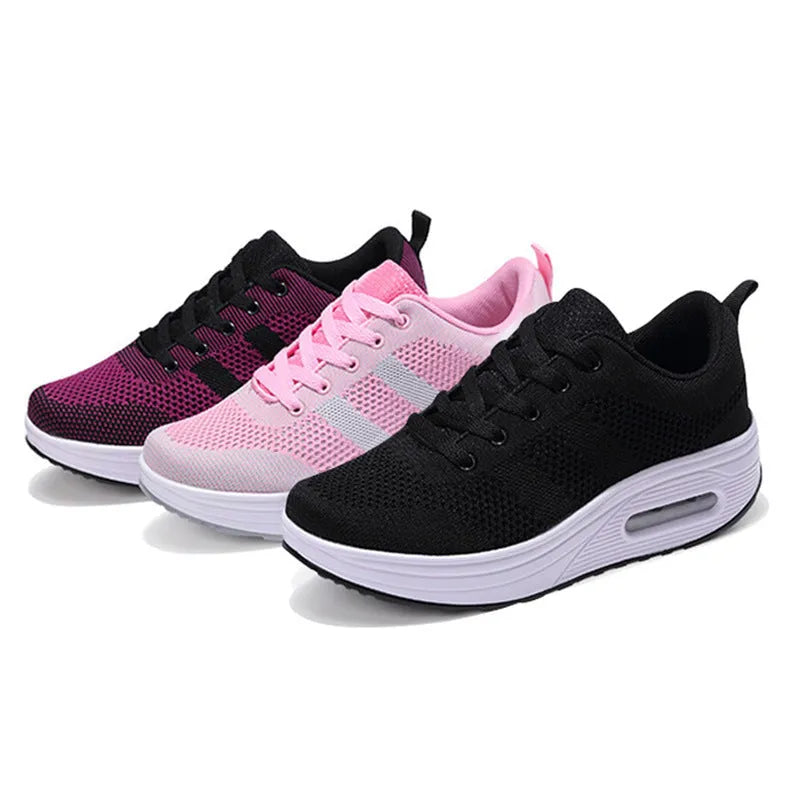 Women's solid colour platform casual shoes in flyknit with a vulcanised sole and T-shaped ribbon detail.