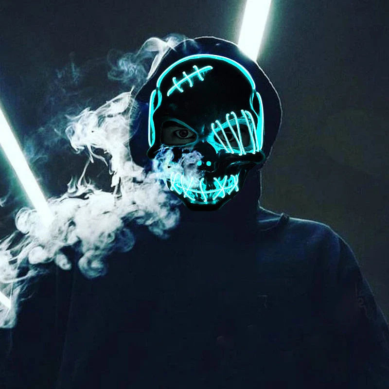 Frightening one-eyed pirate mask with glowing LED lights, perfect for Halloween parties and celebrations
