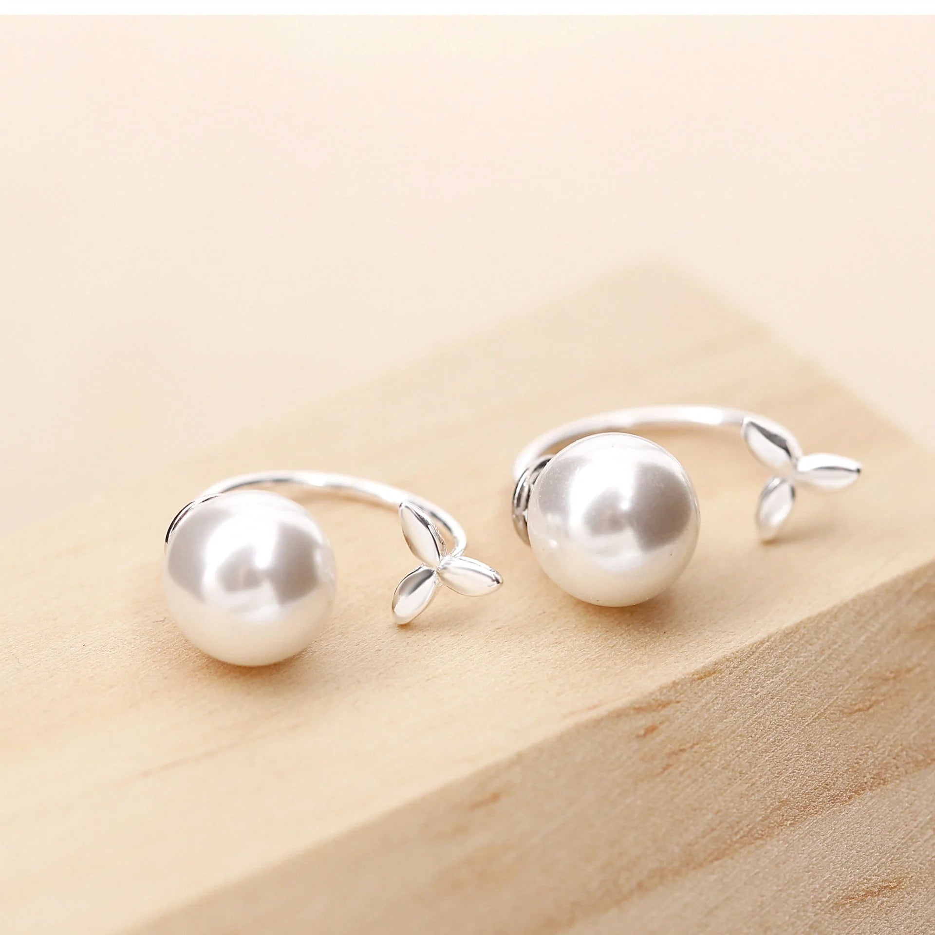 Elegant 925 Sterling Silver Grass-Shaped Earstuds for a sophisticated look