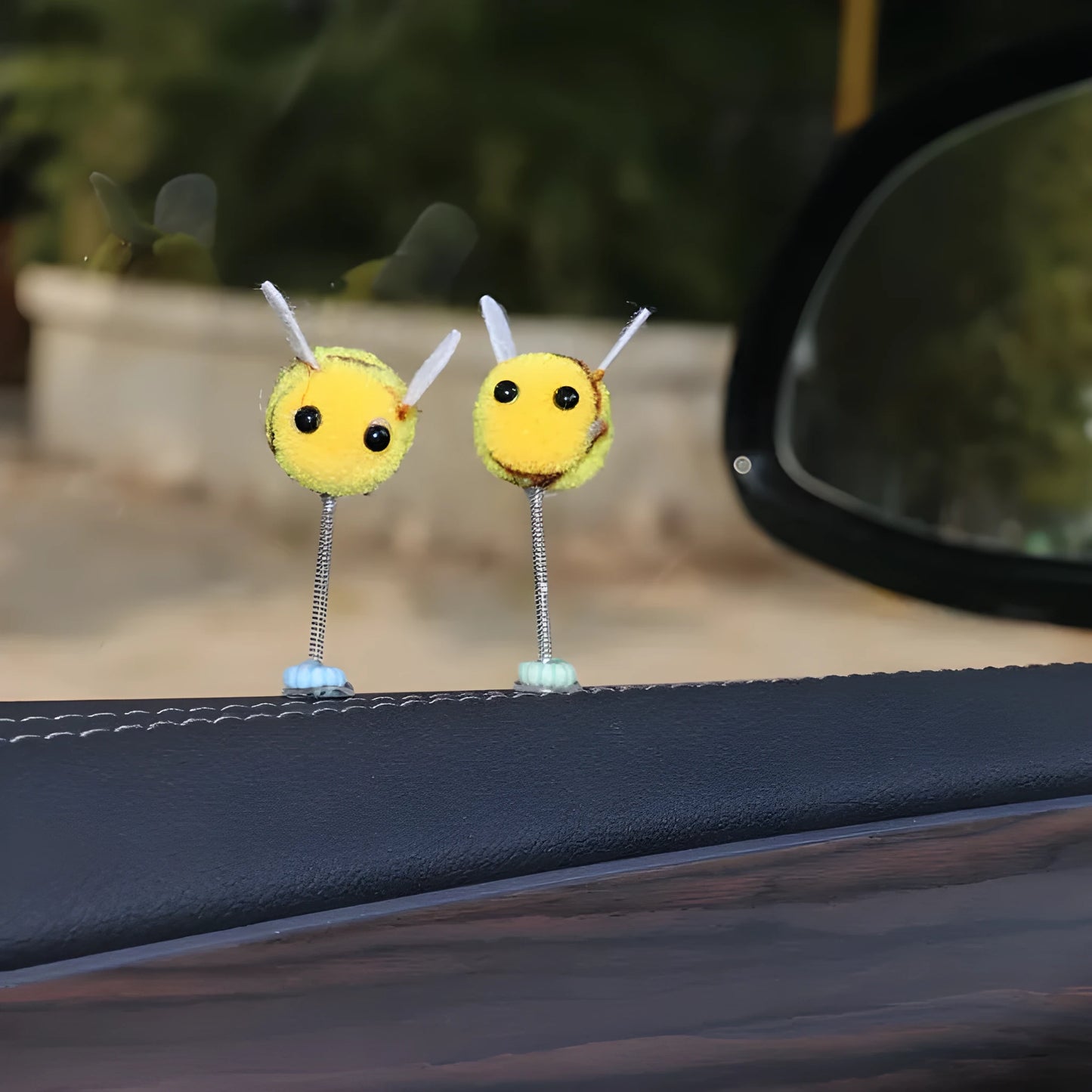 Swing Spring Bee cartoon fur ball car decoration measuring 3cm by 3cm