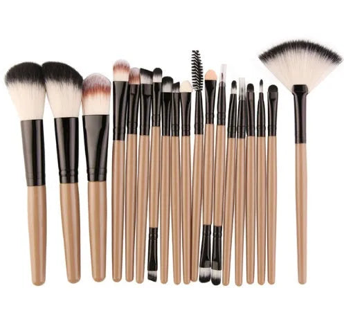 MAANGE 18-piece make-up and brush set with fan-shaped tools for blending and application