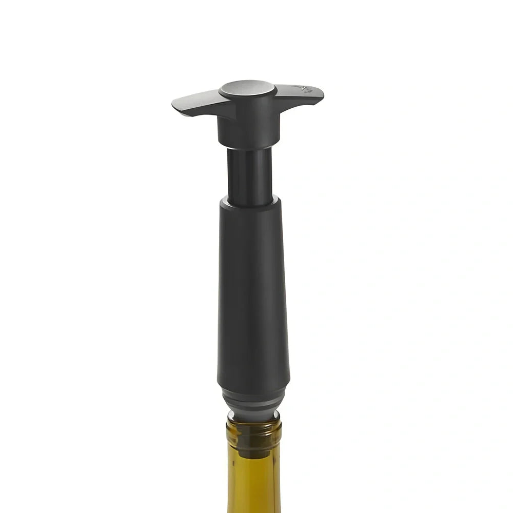 Black plastic vacuum wine stopper with pump and two rubber seals, 14.5cm length for air-tight bottle preservation