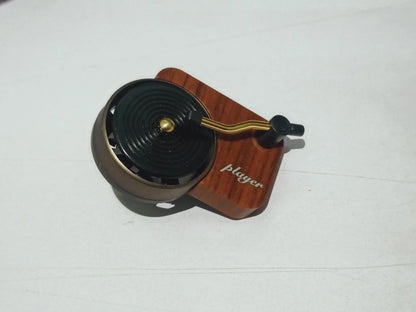 Classic Aroma-Diffusing Record Player Decoration - A unique and elegant home decor piece that diffuses soothing fragrances throughout your living space.