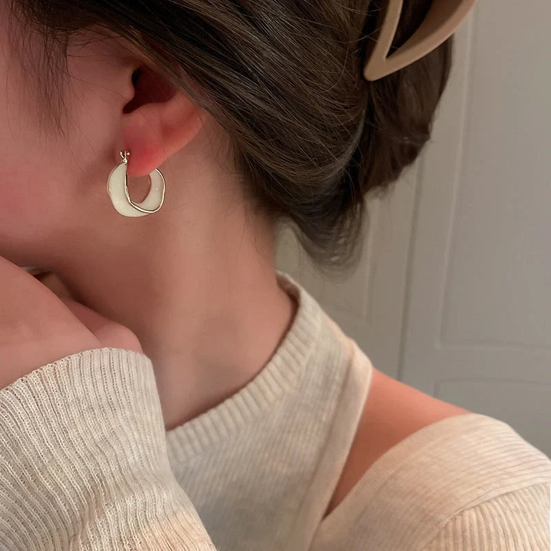 Stylish geometric earrings with dripping glaze in candy colours, perfect for adding a modern touch to any outfit.