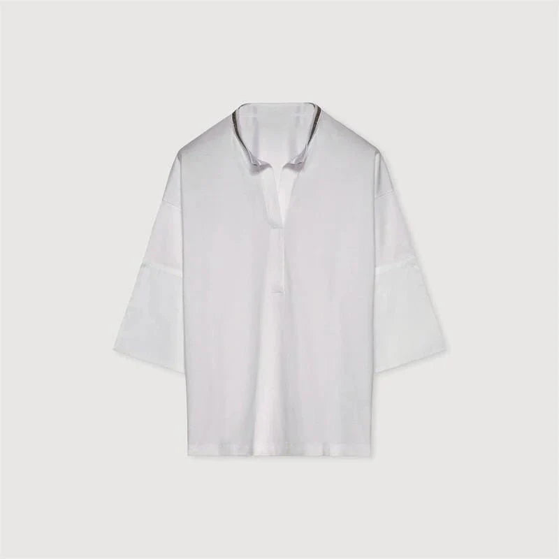 Chic bead chain split hem white T-shirt with a loose fit and drop sleeves for comfortable and stylish summer wear