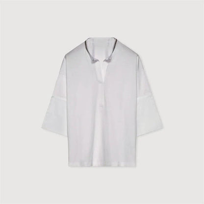 Chic bead chain split hem white T-shirt with a loose fit and drop sleeves for comfortable and stylish summer wear