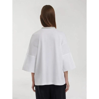 Chic bead chain split hem white T-shirt with a loose fit and drop sleeves for comfortable and stylish summer wear