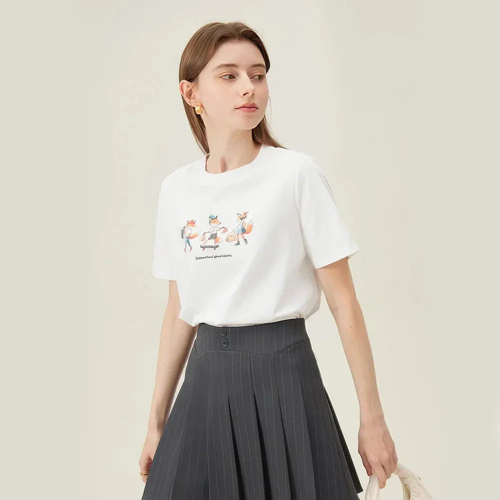 White fox print women's summer tee with short sleeves and round neck collar