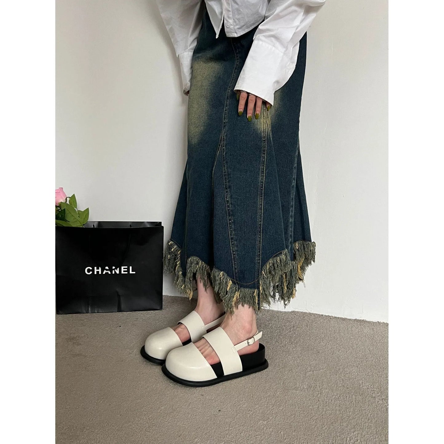 Retro Korean style closed toe sandals with ankle buckle in black, brown, and apricot colours