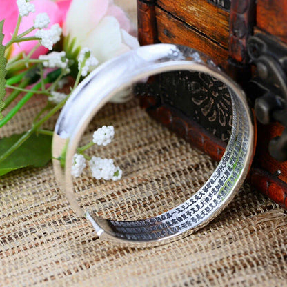 Silver-plated bracelet with engraved inspirational words, vintage-inspired design, elegant and sophisticated accessory