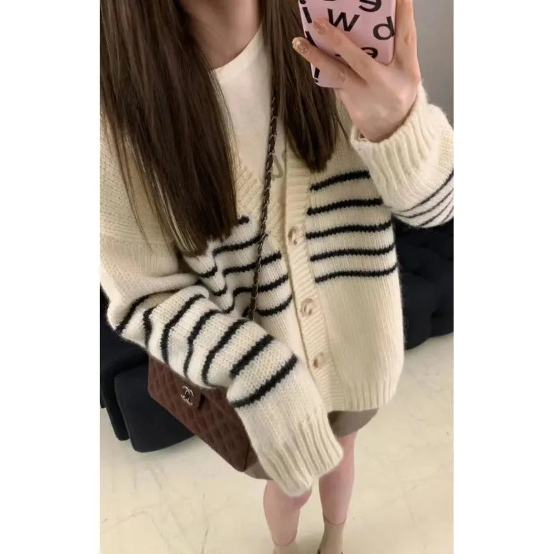 Free size 3D effect button collar autumn casual polyester cardigan