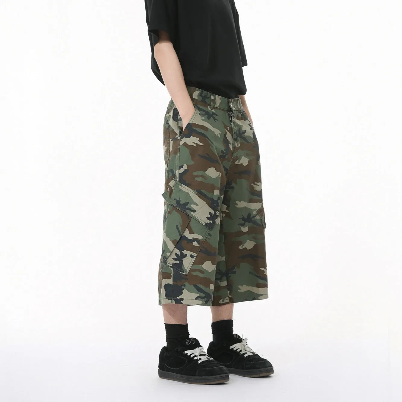 Cotton men's camouflage jeans with wide leg loose fit, cropped length, and large side pockets in sizes S to XL