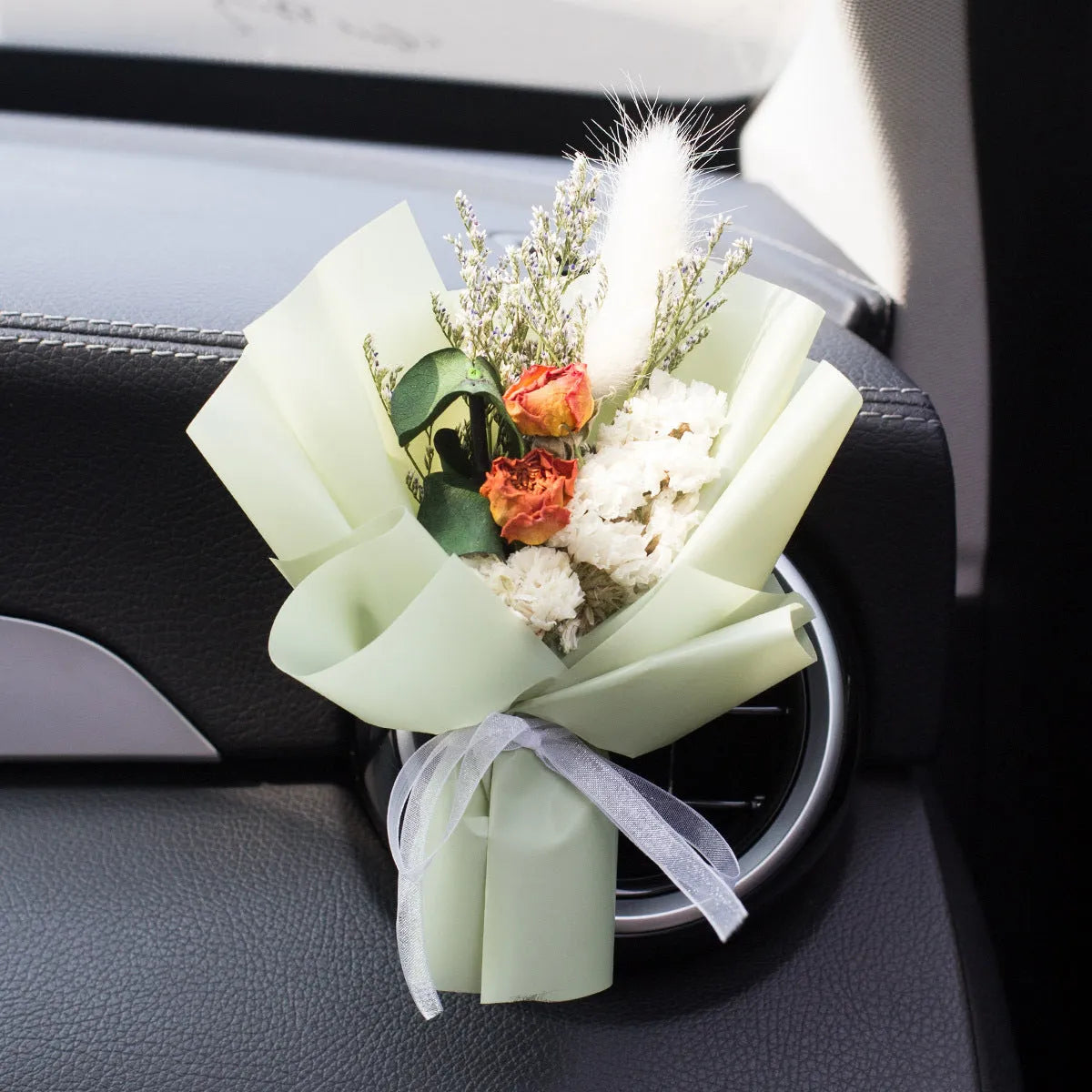 Dried flower car air freshener set with colourful bouquet and fragrance strips for air conditioning vents