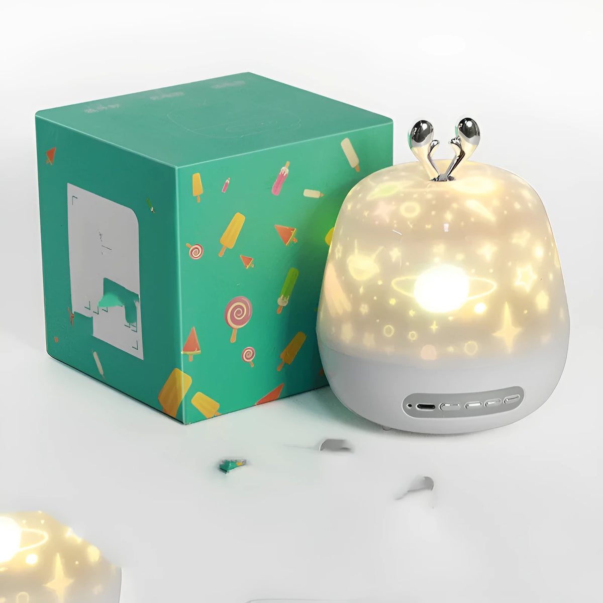 Children's starry sky LED projector with music, ABS shade, 3W, USB powered, 115.9 x 118.7 x 118.7 mm, with projection film and cable.