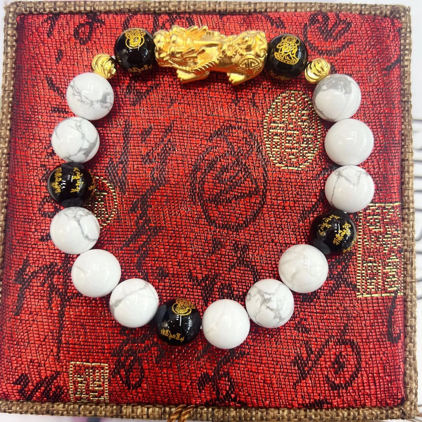 Vintage white turquoise and black agate bracelet with adjustable 15-17cm length