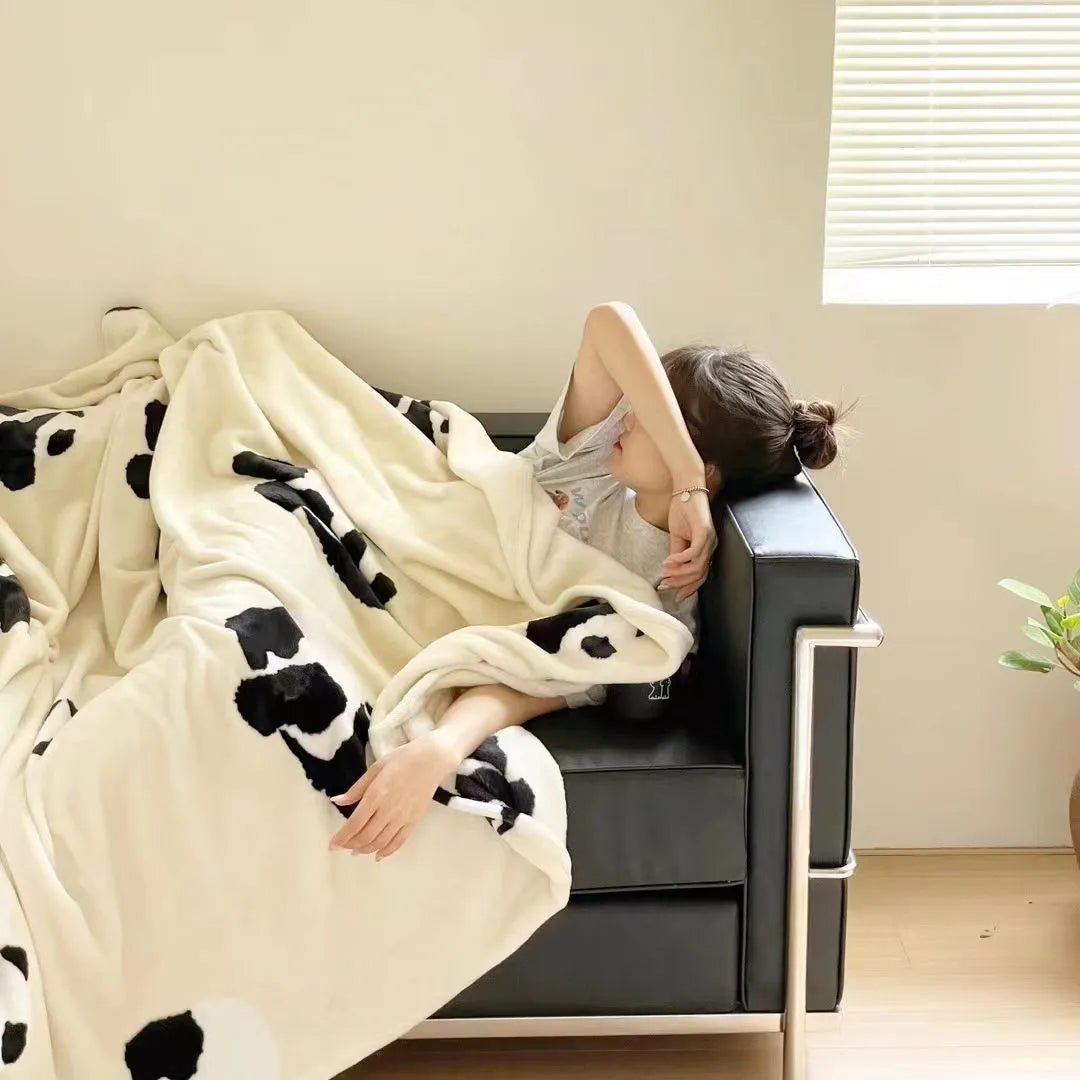 Panda cartoon pattern flannel blanket measuring 150cm by 200cm