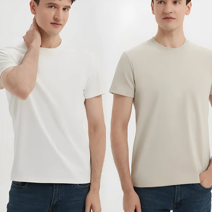 Short sleeves solid colour T-shirt with straight cut and non-iron fabric.