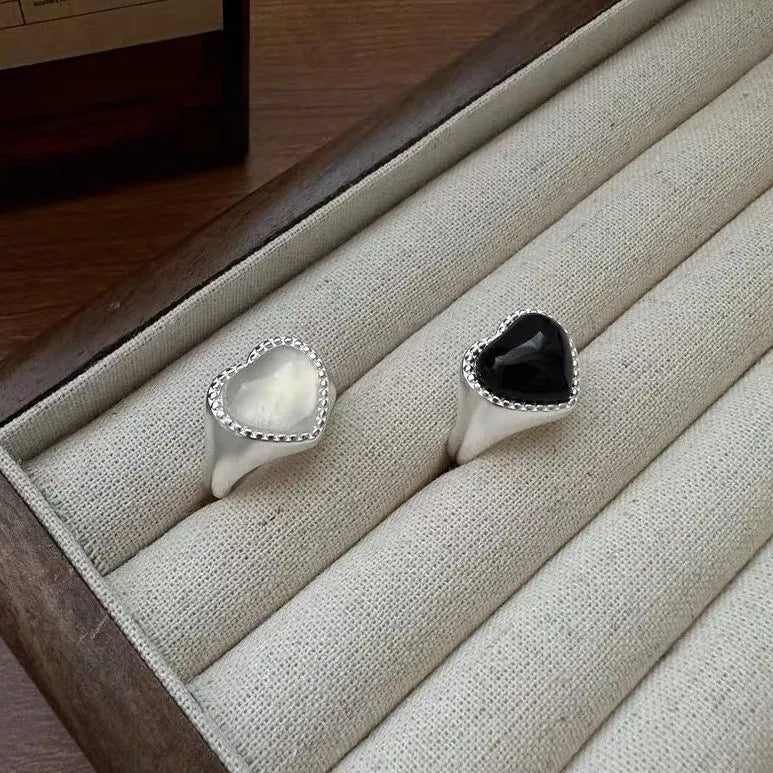S925 sterling silver adjustable ring with a black heart-shaped agate stone and a polished rhodium finish.