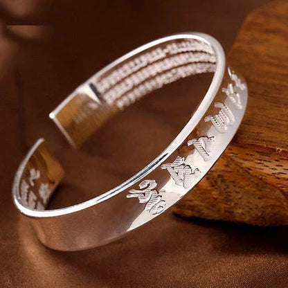 Silver-plated bracelet with engraved inspirational words, vintage-inspired design, elegant and sophisticated accessory
