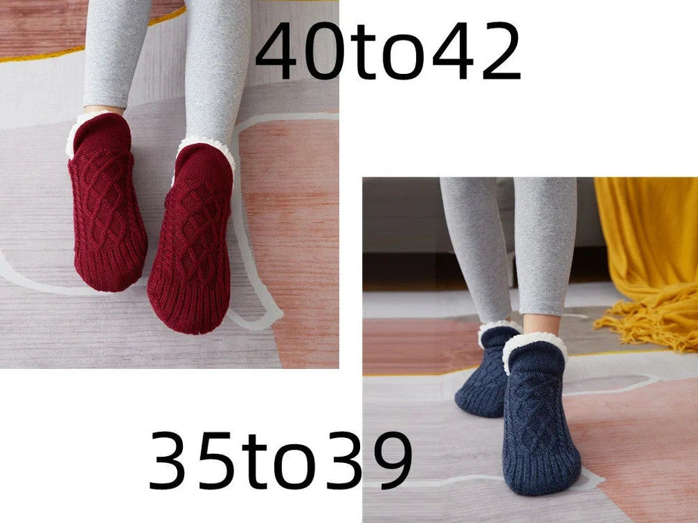 Pair of thickened non-slip indoor socks in navy V-fringe, 60% acrylic with sherpa lining for warm grip on floors, sizes 35-45