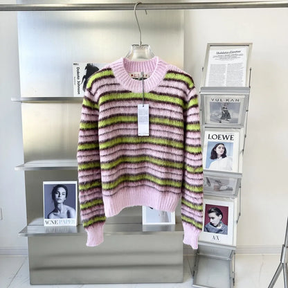 Pink wool knitted cardigan sweater with round neck and contrast colour socialite style details