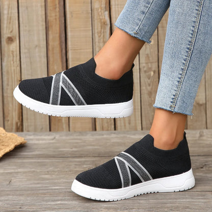 Black women's casual mesh shoes with flyknit upper and rubber sole
