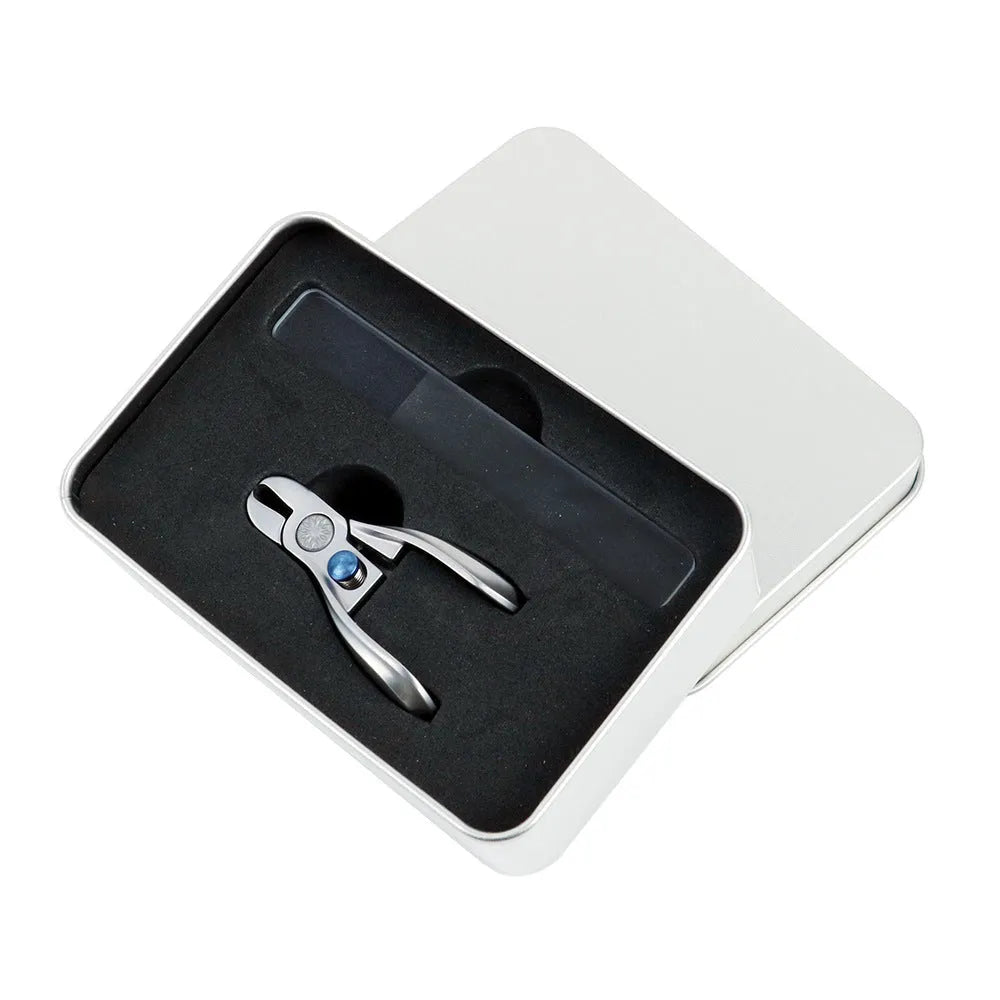 Silver large opening nail clipper in 420J2 tool stainless steel with anti-splash design for manicure use