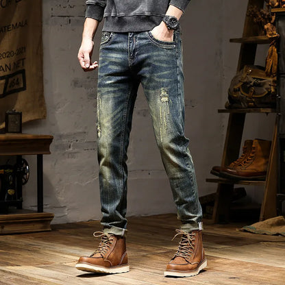 Men's skinny fit jeans in retro colour with stretch denim fabric and zip fly, sizes 28-38