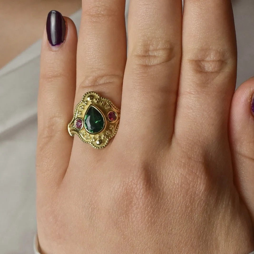 Women's gold-plated geometric ring in golden lvzuan colour with alloy construction and electroplating treatment