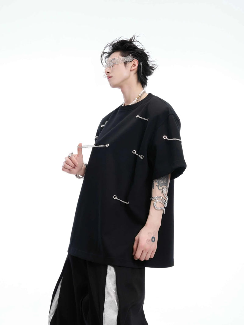 Men's short sleeve t-shirt in heavyweight cotton-polyester blend with metal chain and shoulder pad detailing, black round neck t-shirt for casual wear, available in sizes M, L, XL with guidance for Asian sizing