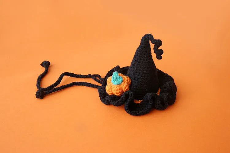 Wool jacquard triangle pet scarf with Halloween cartoon patterns for dogs and cats in S M L sizes