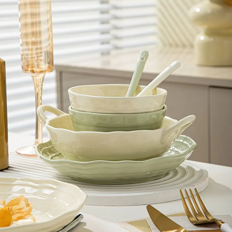 Solid colour ceramic tableware set with seven pieces in a minimalist style, presented in a gift box.