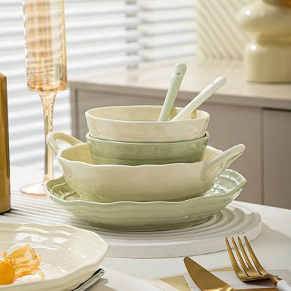Solid colour ceramic tableware set with seven pieces in a minimalist style, presented in a gift box.