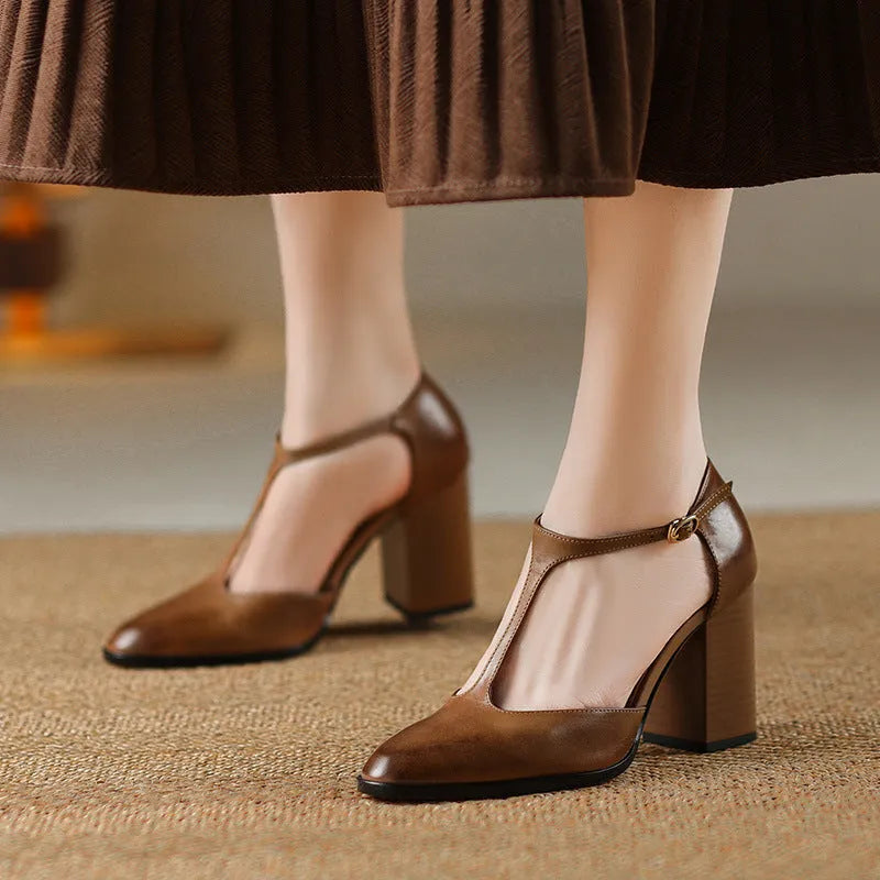 Baotou hollow retro women's Mary Jane shoes in pink with pointed toe and buckle.