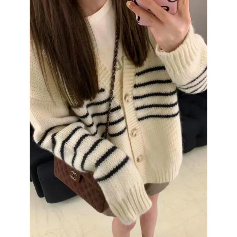 Free size 3D effect button collar autumn casual polyester cardigan